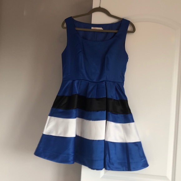 Vintage Style Fit & Flare dress - Picture 3 of 7